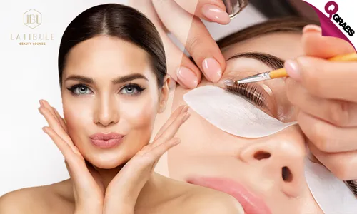 Elevate Your Gaze with Eyelash Extensions!